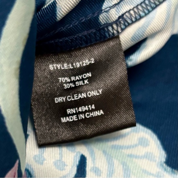 Johnny Was Harlyn Blouse V-Neck Dark Navy Blue Floral Jaguar Silk NWT XL - Picture 7 of 7